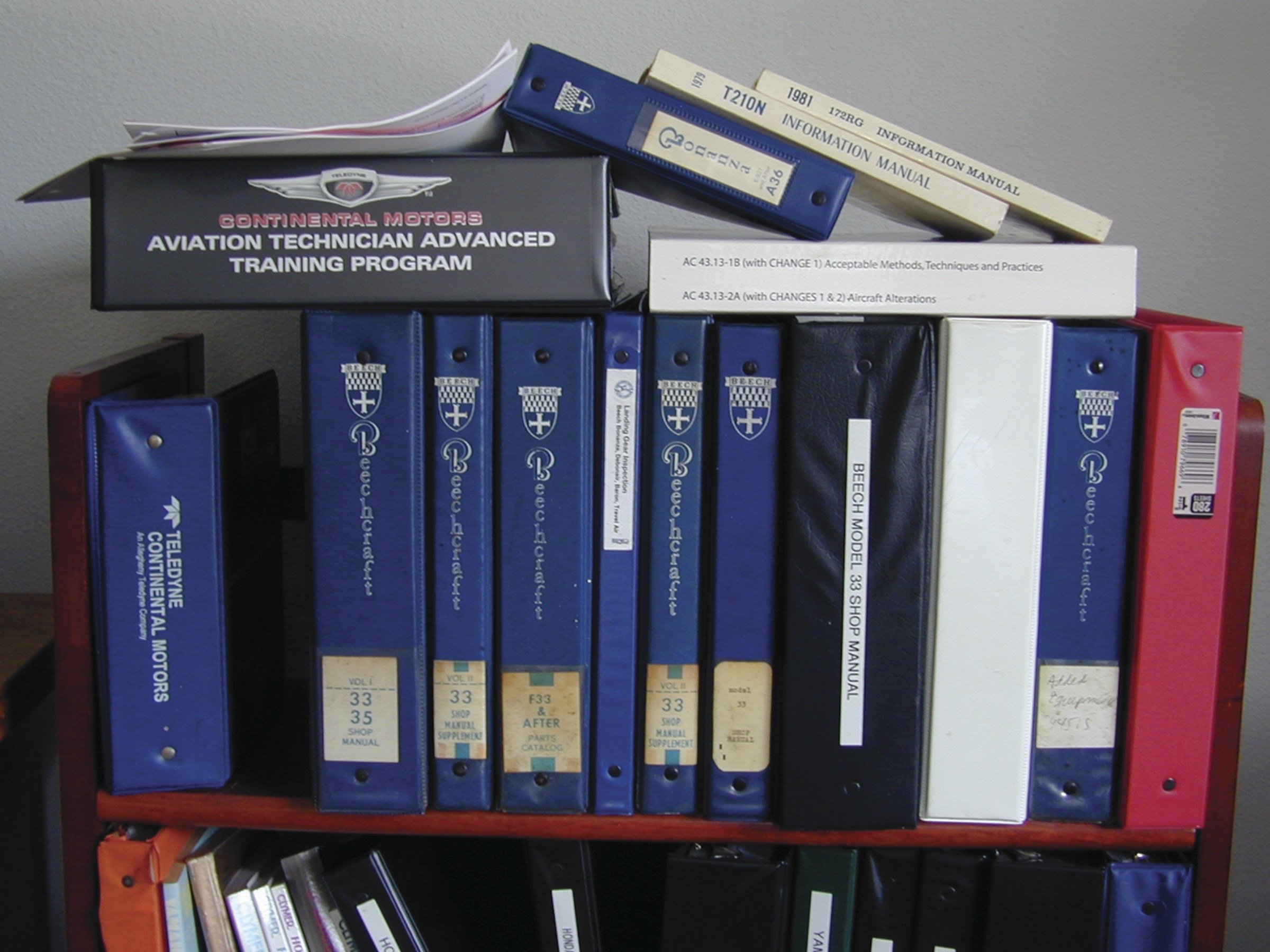 DSCN1842_MaintenanceBookshelf