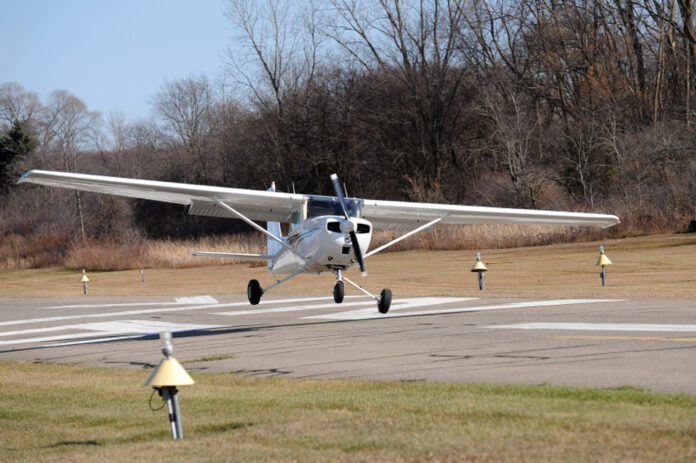 Cessna 152 Landing In Crosswind